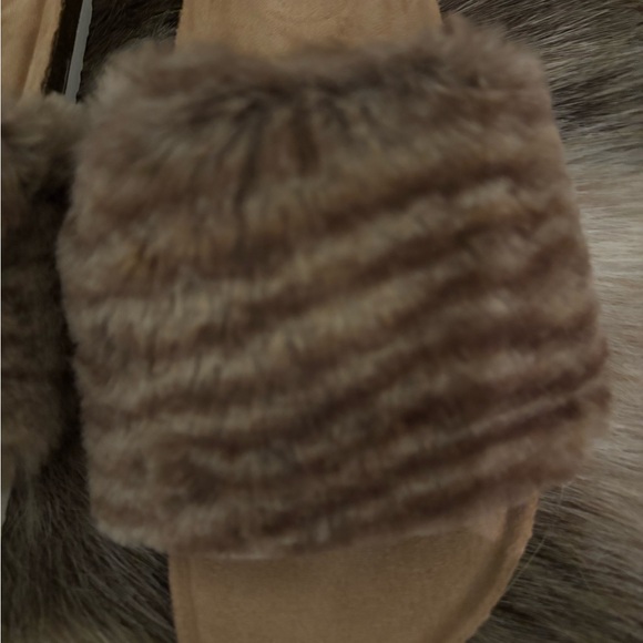 BNIB BY CHINESE LAUNDRY FURRY STRIPED BROWN SANDALS - Picture 11 of 11